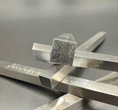 صلب أبيض 10*10*200 علبة 10ط